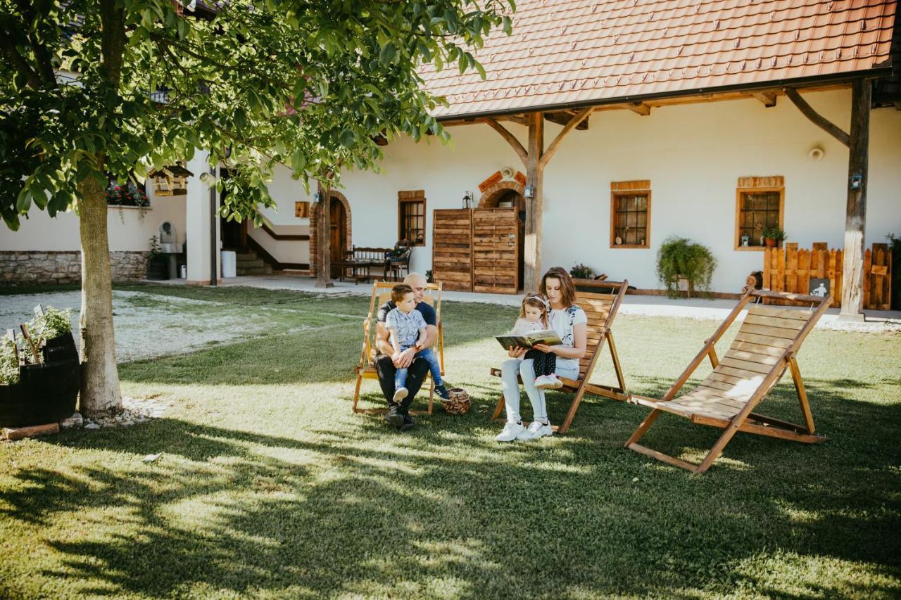 Hotel Treehouse Drevesna Hiska Strkovo Gnezdo Ranc Jures à Ljutomer Extérieur photo